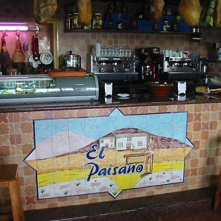 Hostal-Restaurante El Paisano Guadalema de los Quinteros Exteriör bild