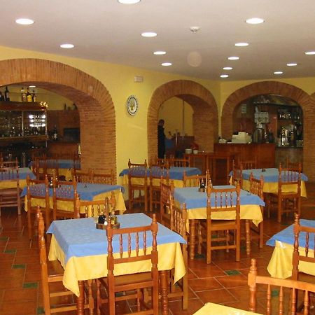 Hostal-Restaurante El Paisano Guadalema de los Quinteros Exteriör bild