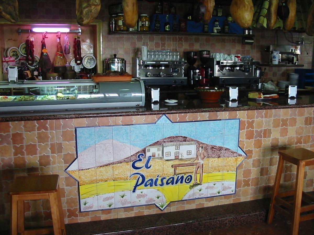 Hostal-Restaurante El Paisano Guadalema de los Quinteros Exteriör bild