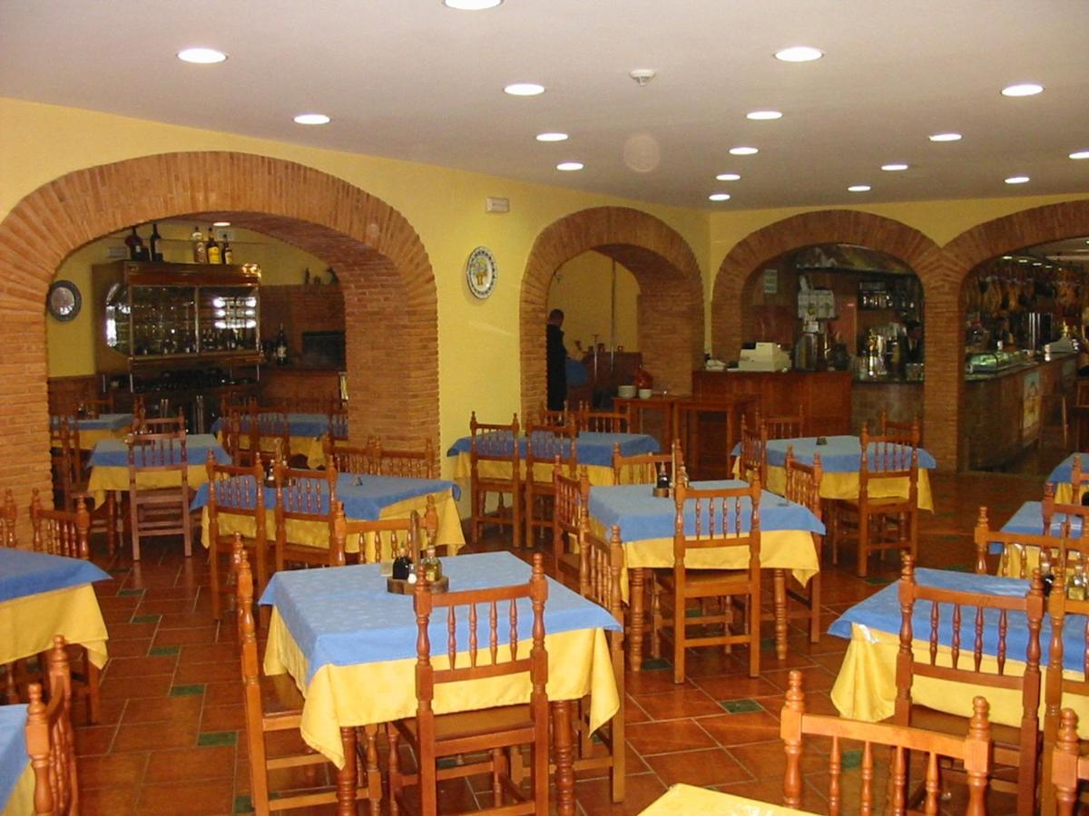 Hostal-Restaurante El Paisano Guadalema de los Quinteros Exteriör bild